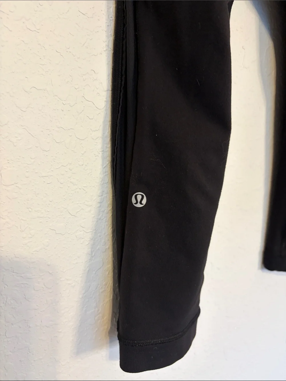 Lululemon Black Cropped Leggings Size 6 Side Pockets